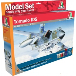 Сглобяем модел на самолет TORNADO IDS мащаб 1:72 Сглобяем модел на самолет TORNADO IDS мащаб 1:72