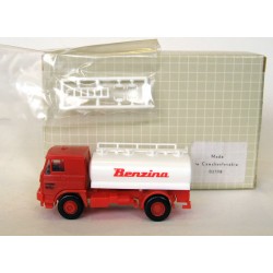 ИЗЧЕРПАН LIAZ 110 камион с цистерна за бензин HO 1:87
