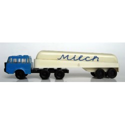 Влекач TATRA с цистерна за мляко TT 1:120