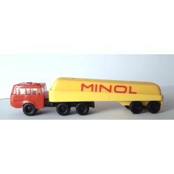 Влекач TATRA 813 с цистерна MINOL TT 1:120