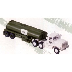 ИЗЧЕРПАН Влекач M931 с ремарке-цистерна "UN" HO 1:87