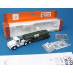 ИЗЧЕРПАН Влекач M931 с ремарке-цистерна "UN" HO 1:87